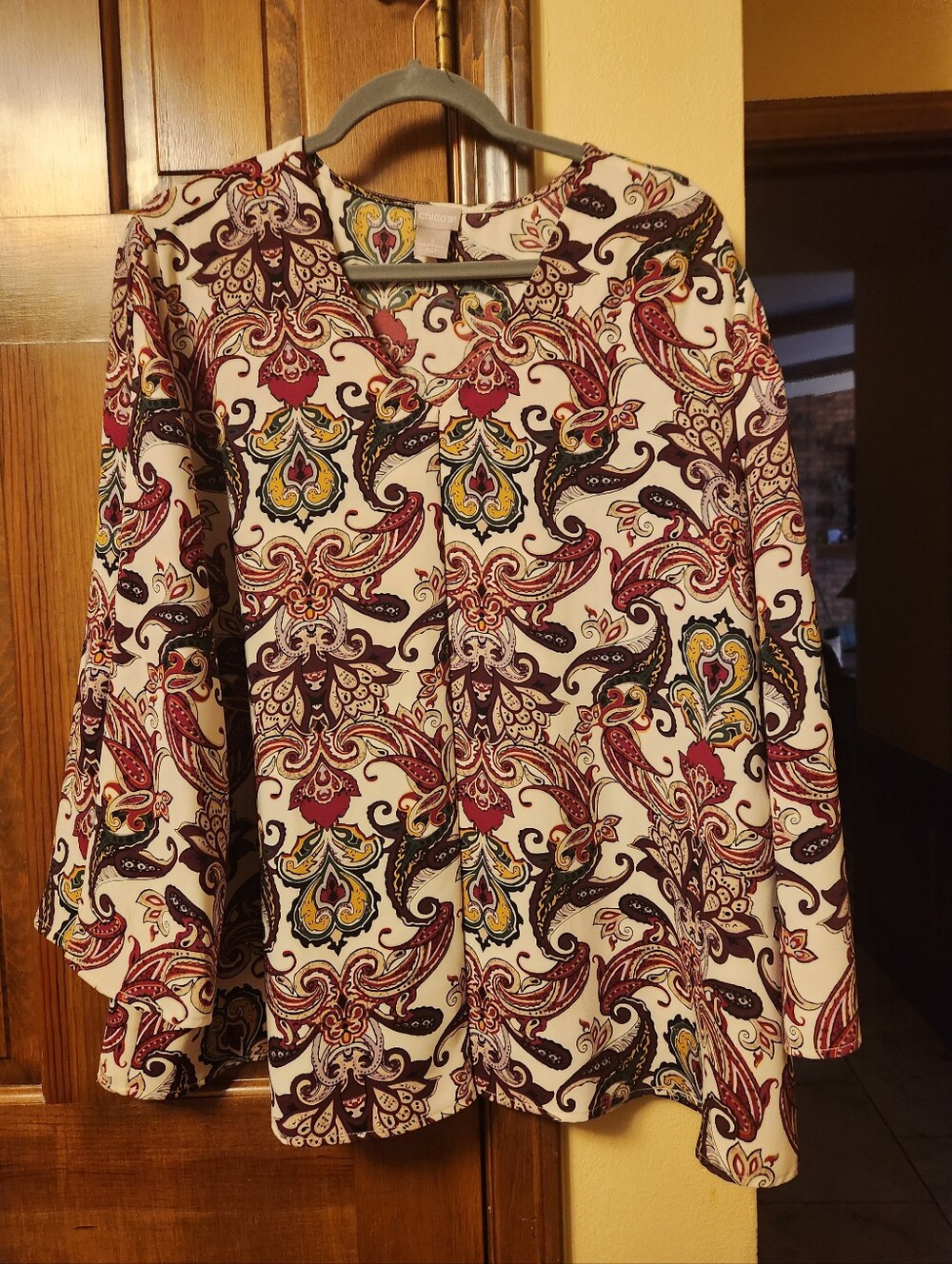 Chico’s Paisley Blouse, Slit Bell Sleeves, Pleated In Front.  EUC...Size XL